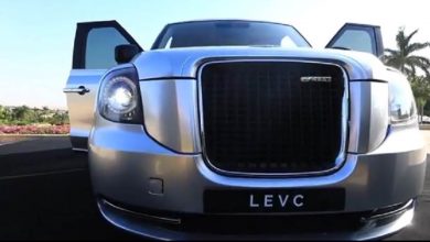 سيارة TX الكهربائية أثناء عرضها من مجموعة أبو غالي موتورز