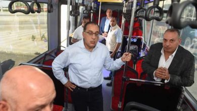 رئيس الوزراء مصطفى مدبولي يتفقد منظومة التاكسي الذكي والأوتوبيسات الصديقة للبيئة في شرم الشيخ