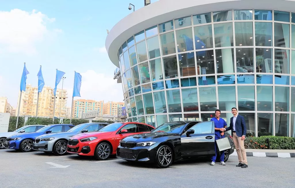 بالأسعار الرسمية.. “جلوبال أوتو” تسلم الدفعة الأولى من سيارات BMW ...