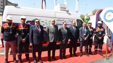 وزير البترول المهندس طارق الملا خلال افتتاحه مركز تحويل السيارات للغاز الطبيعي المتنقل