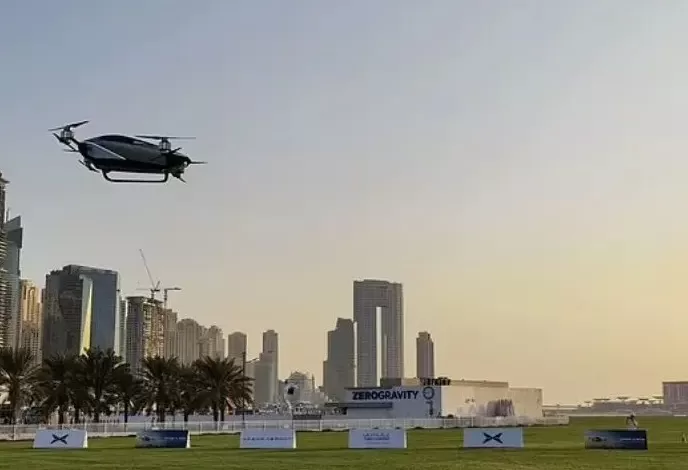 سيارة كهربائية طائرة