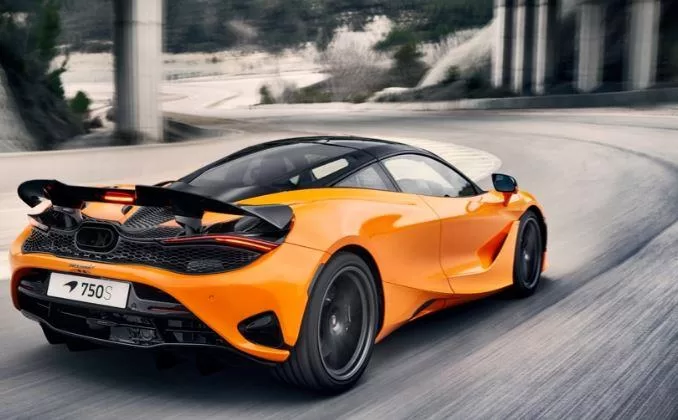 مكلارين 750S