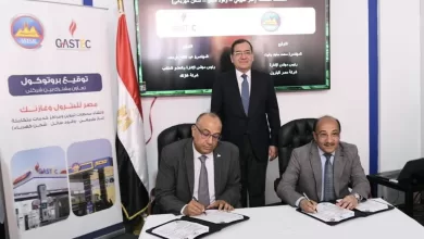 وزير البترول طارق الملا أثناء توقيع بروتوكول التوسع في إقامة محطات تموين السيارات المتكاملة