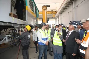 وزير النقل كامل الوزير يتفقد قطارات الخط الثالث للمترو بمصنع سيماف