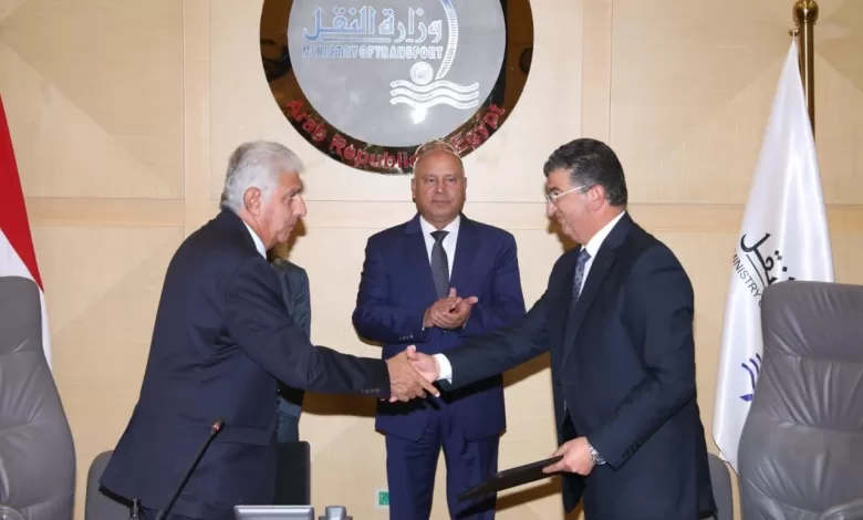 وزير النقل يشهد توقيع اتفاقية تنفيذ أنظمة مترو أبو قير