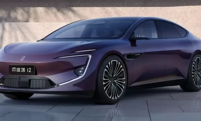 السيارة Avatr 12 الكهربائية