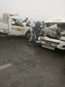 جانب من السيارات المتصادمة في حادث طريق القاهرة الإسكندرية الصحراوي