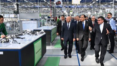 رئيس الوزراء خلال افتتاح مصنع سوميتومو للضفائر الكهربائية بالعاشر من رمضان