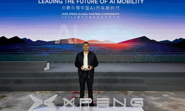 محمد النجار، الرئيس التنفيذي لشركة راية أوتو، خلال تسلم جائزة إكسبينج مصر