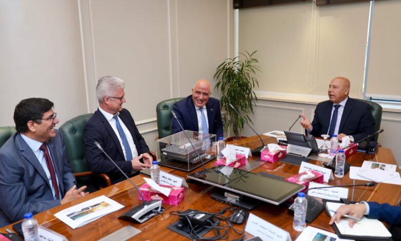 الفريق مهندس/ كامل الوزير، نائب رئيس مجلس الوزراء للتنمية الصناعية، مع وفد شركتي سامكو ، وماورر الألمانية Maurer