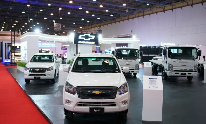 مركبات شيفروليه في جناح مجموعة المنصور للسيارات بمعرض الأهرام للنقل