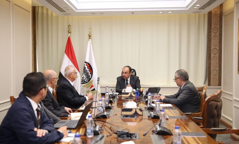 لقاء وزير قطاع الأعمال العام مع وفد الشركة الكورية