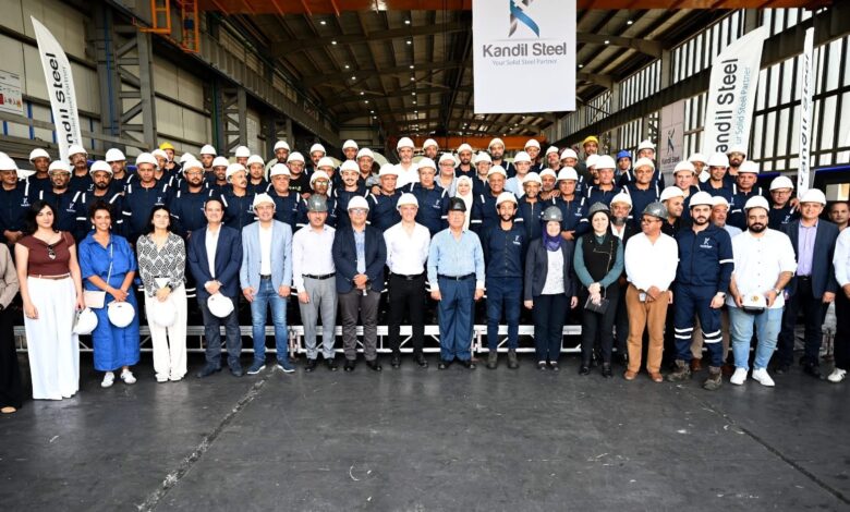 الوزير خلال زيارته لمصنع كاما للمعادن