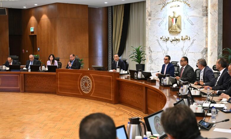 اجتماع رئيس الوزراء مع رؤساء المجالس التصديرية