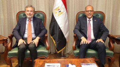 وزير العمل، محمد جبران، خلال لقائه بالسفير الإيطالي بالقاهرة