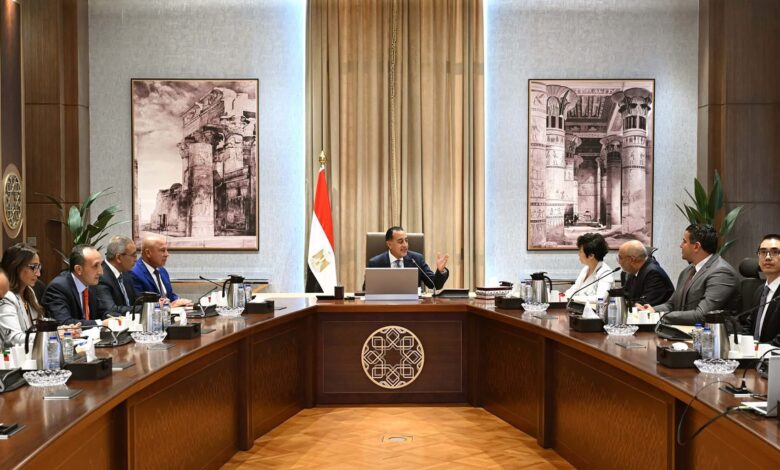 لقاء رئيس الوزراء مع مسئولي شركة بي واي دي ومجموعة المنصور للسيارات