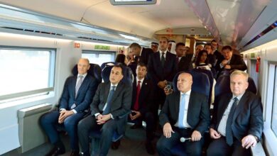 رئيس الوزراء يعطي إشارة بدء تشغيل الخط الأول للقطار الكهربائي السريع تجريبياً من داخل معرض ترانسميا