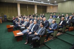 مصنعي الأوتوبيسات ومكونات السيارات خلال الاجتماع بالوزير