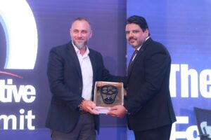 تكريم رامي محارب، مدير عام التسويق والاتصالات الأفريقية لنيسان مصر ضمن فاعليات قمة إيجيبت أوتوموتيف