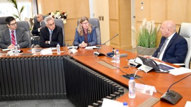 الفريق مهندس كامل الوزير خلال لقائه بوفد مجموعة فولكس فاجن الألمانية