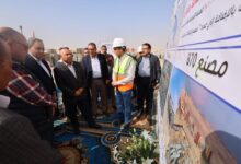 الفريق مهندس / كامل الوزير خلال تفقده مصنع الفلنكات الخرسانية