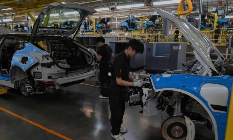 مصنع سيارات فى الصين