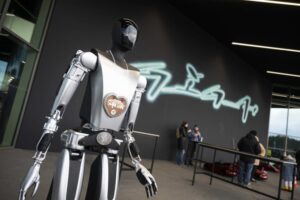  الروبوت البشري "أوبتيموس" (Optimus)