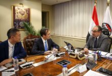 المهندس محمد شيمي، وزير قطاع الأعمال العام، خلال لقائه مع وفد مجموعة شاندونج للصناعات الثقيلة الصينية