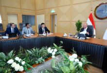 وزير الصناعة والنقل خلال لقائه بوفد شركة شين فينج الصينية