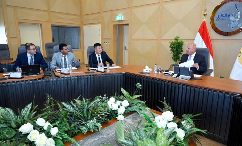 وزير الصناعة والنقل خلال لقائه بوفد شركة شين فينج الصينية