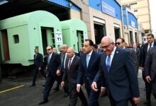 رئيس الوزراء يتفقد مصنع عربات السكك الحديدية ومترو الأنفاق - سيماف