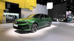 أوبل أسترا الجديدة كلياً