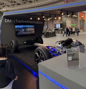 جناح بي واي دي في مجمع District 5