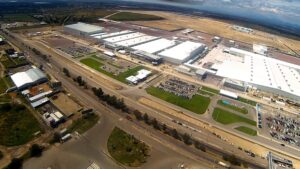 صورة لمنشأة التصنيع التابعة للمشروع المشترك بين شركة نيسان موتور وشركة مرسيدس-بنز في أغواسكاليينتيس، المكسيك