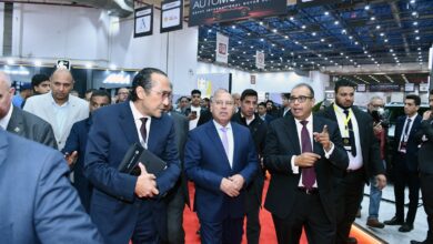 الفريق كامل الوزير، نائب رئيس الوزراء للتنمية الصناعية وزير الصناعة والنقل، خلال زيارته معرض أوتومورو 2026
