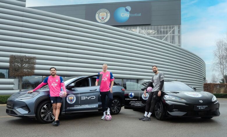 فريق نادي مانشيستر سيتي مع سيارات BYD