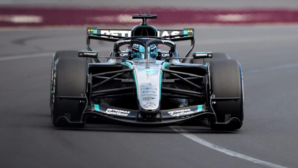 أداء استثنائي من البريطاني جورج راسل خلف مقود المرسيدس، يمنحه المركز الأول في أولى جولات بطولة العالم للفورمولا 1 لعام 2026