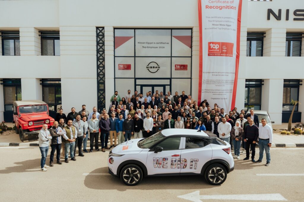 صورة جماعية لفريق عمل نيسان مصر