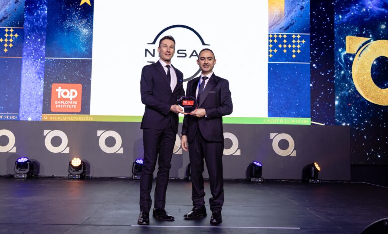 المهندس محمد عبد الصمد، العضو المنتدب لنيسان أفريقيا يتسلم الجائزة