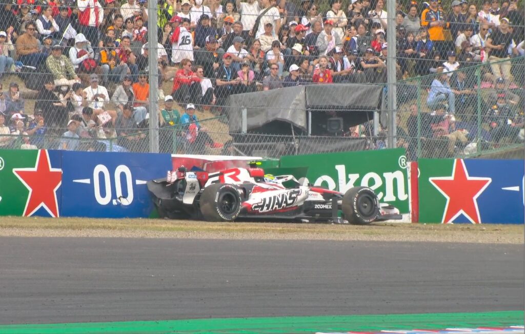 لحظة خروج بيرمان وارتطامه العنيف بالحواجز