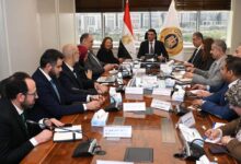 لقاء وزير الصناعة بمسئولي شركة جنرال موتورز مصر