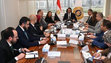 لقاء وزير الصناعة بمسئولي شركة جنرال موتورز مصر