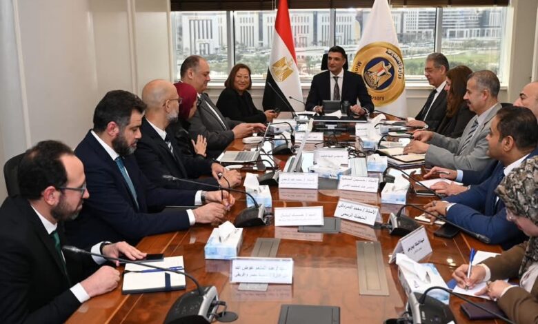 لقاء وزير الصناعة بمسئولي شركة جنرال موتورز مصر