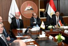 اجتماع وزير الصناعة مع مجموعة العمل المختصة بمراجعة البرنامج الوطني لتنمية صناعة السيارات