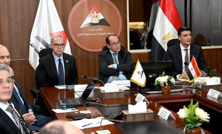 اجتماع وزير الصناعة مع مجموعة العمل المختصة بمراجعة البرنامج الوطني لتنمية صناعة السيارات