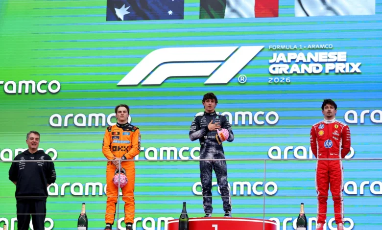 ​منصة تتويج سباق جائزة اليابان الكبرى: كيمي أنتونيللي، أوسكار بياستري، وشارل لوكلير