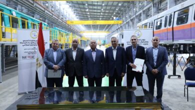 مراسم توقيع اتفاقية بين الهيئة القومية للسكك الحديدية ومصنع نيرك لتصنيع عربات الركاب المكيفة