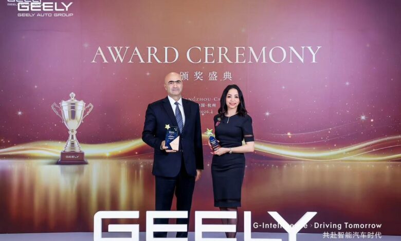 نهي المليجي، مدير عام علامة لينك أند كو مصر، خلال تسلم جائزة أفضل مدير عام حول العالم