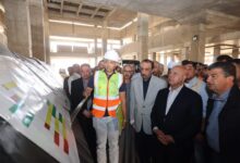 وزير النقل خلال تفقد محطات الخط الثاني من القطار الكهربائي السريع