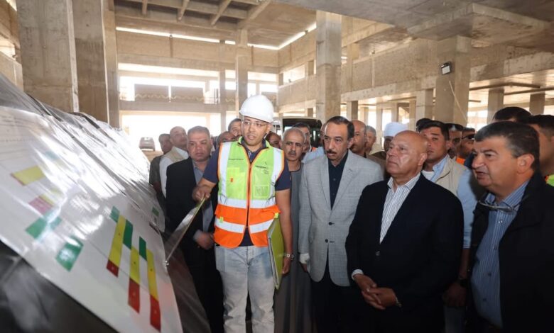 وزير النقل خلال تفقد محطات الخط الثاني من القطار الكهربائي السريع